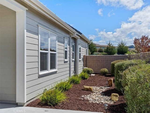 920 Trail View Pl, Nipomo, CA 93444 - view of side of property featuring fence
