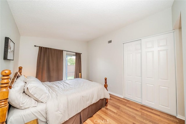 3628 Grizzley Creek Ct, Ontario, CA 91761 - bedroom featuring light wood finished floors, a closet, baseboards, and a textured ceiling