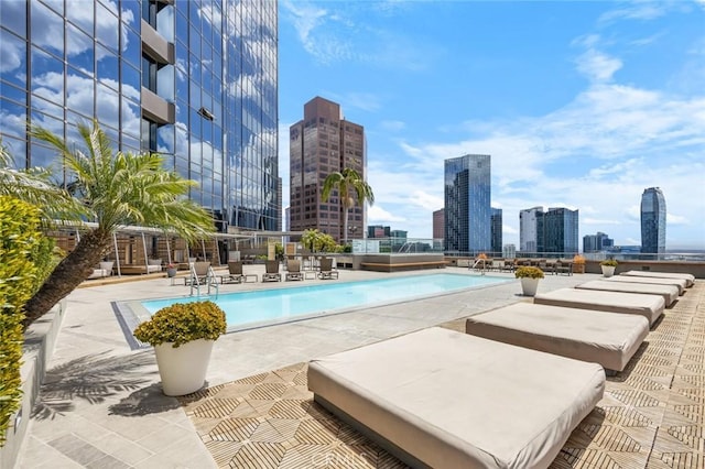 1100 Wilshire Blvd Unit 3005, Los Angeles, CA 90017 - community pool with a view of skyline and a patio