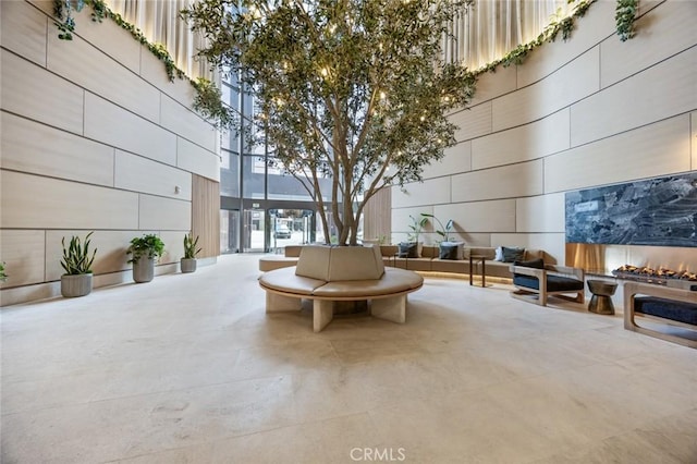 1100 Wilshire Blvd Unit 3005, Los Angeles, CA 90017 - lobby featuring a towering ceiling