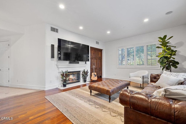 12986 Macdonald Dr, Ojai, CA 93023 - living room featuring wood finished floors, baseboards, recessed lighting, and a glass covered fireplace