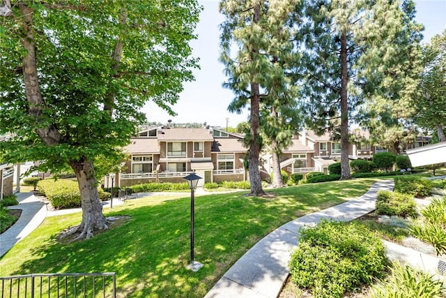 917 W Imperial Unit 64, La Habra, CA 90631 - surrounding community with a yard