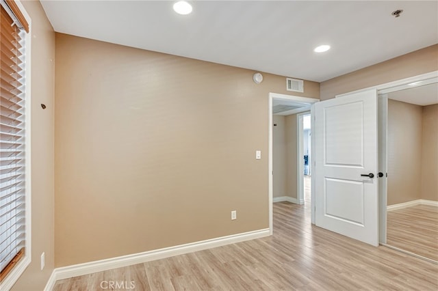10290 Tujunga Canyon Blvd Unit 102, Tujunga, CA 91402 - unfurnished room featuring light wood finished floors, baseboards, a pendent fire sprinkler, recessed lighting, and a smoke detector