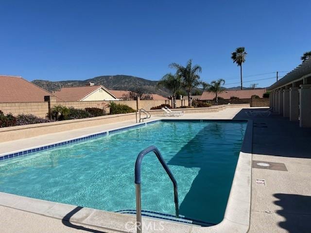3060 Summer Set Cir, Banning, CA 92220 - community pool featuring a mountain view
