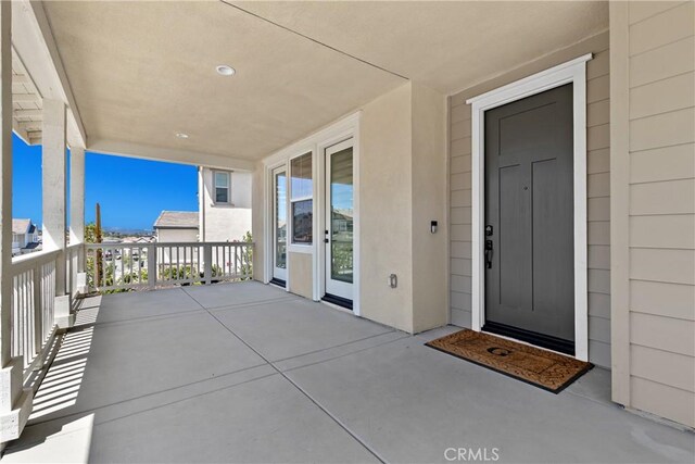 39494 Sagewood Rdg, Temecula, CA 92591 - view of exterior entry featuring a balcony and stucco siding
