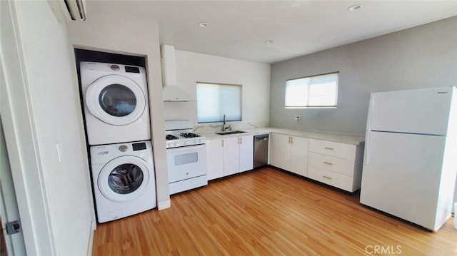 606608 Fairview Ave, Los Angeles, CA 90033 - clothes washing area with stacked washer / dryer, light wood finished floors, and recessed lighting