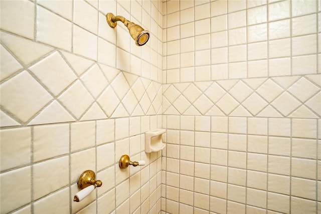 321 13th St, Huntington Beach, CA 92648 - bathroom featuring a tile shower