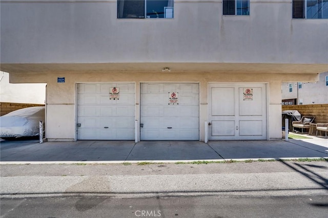321 13th St, Huntington Beach, CA 92648 - view of garage