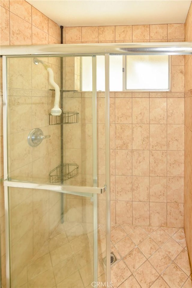 27314 Outrigger Ln, Helendale, CA 92342 - full bathroom featuring a shower stall