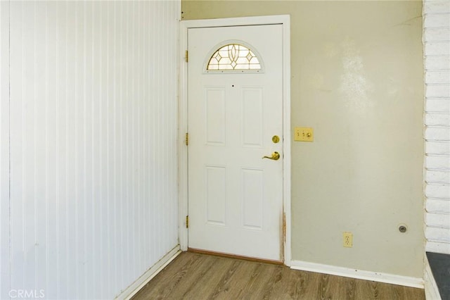 27314 Outrigger Ln, Helendale, CA 92342 - foyer featuring wood finished floors and baseboards