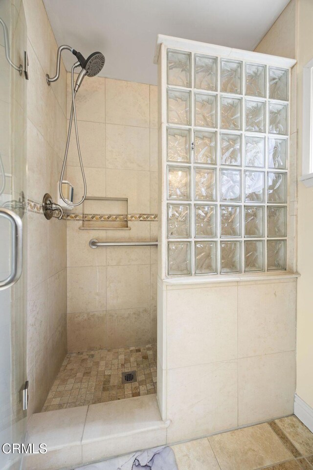 256 Melrose Dr, Oxnard, CA 93035 - full bath with a walk in shower