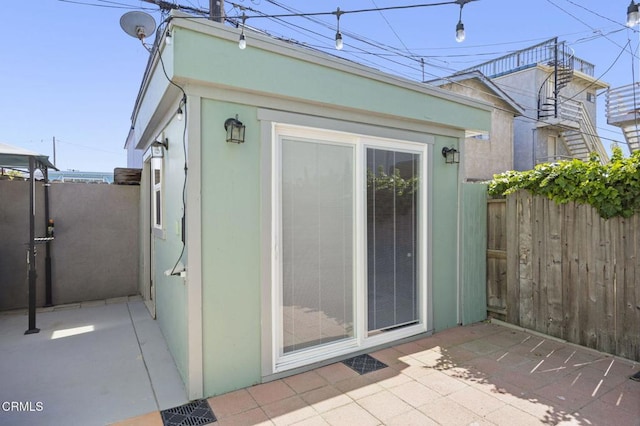 256 Melrose Dr, Oxnard, CA 93035 - property entrance with stucco siding and a patio area