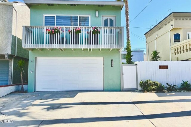 256 Melrose Dr, Oxnard, CA 93035 - view of front of house featuring stucco siding, driveway, a garage, and a balcony