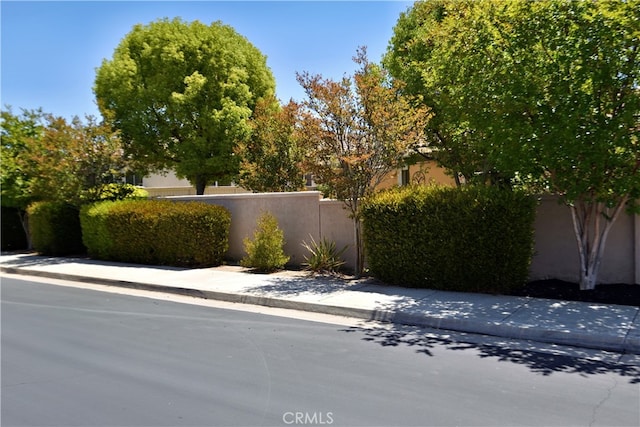 29424 Springside Dr, Menifee, CA 92584 - view of patio featuring a fenced front yard