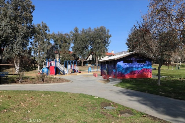 11010 Davis St, Moreno Valley, CA 92557 - view of property's community with a yard