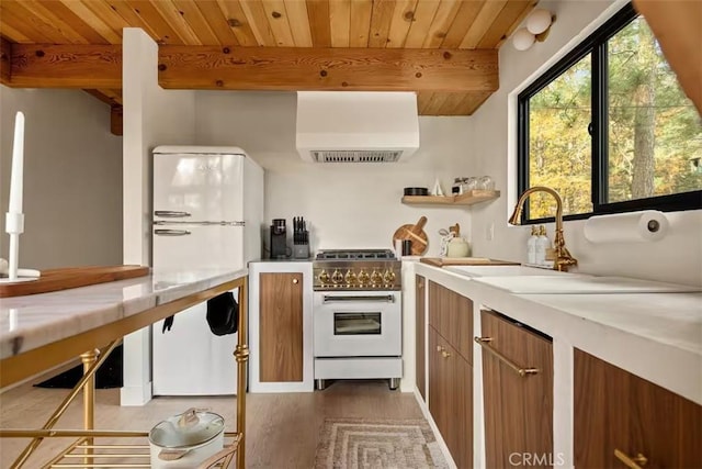 26664 Thunderbird Dr, Lake Arrowhead, CA 92391 - kitchen with gas stove, light wood-type flooring, a sink, extractor fan, and beamed ceiling