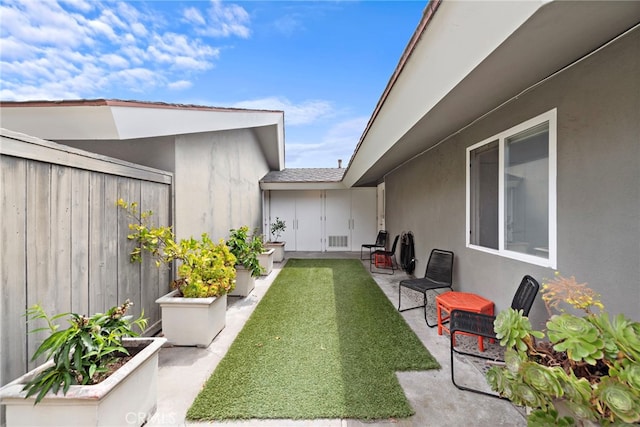 1601 Kent Ln, Newport Beach, CA 92660 - view of yard with a patio