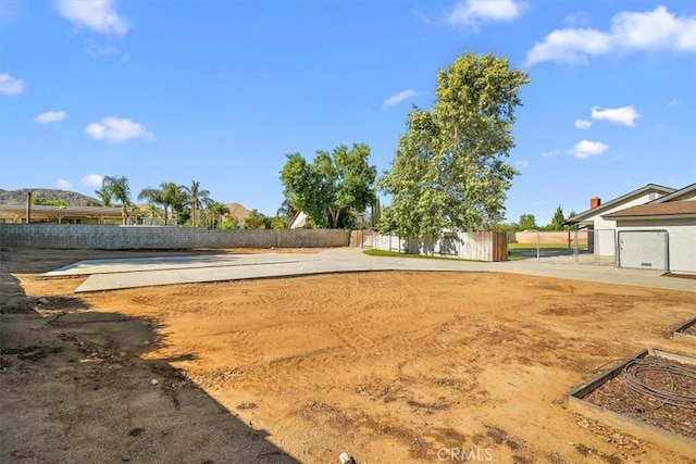 168 Radford Ct, Riverside, CA 92507 - view of yard featuring fence