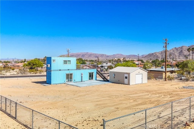72473 Desert Trail Dr Unit 29, Palms, CA 92277 - rear view of property featuring a shed, an outdoor structure, fence, and a mountain view