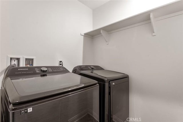 16073 Narni Ln, Fontana, CA 92336 - laundry room featuring washer and clothes dryer