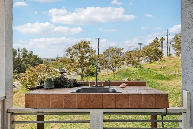 3631 Alta Vista Dr, Fallbrook, CA 92028 - view of yard featuring a sink and fence