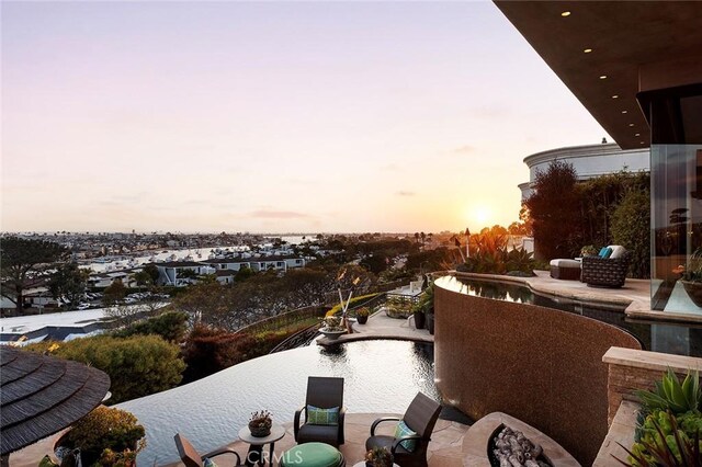 1131 Dolphin Ter, Corona Del Mar, CA 92625 - view of patio / terrace