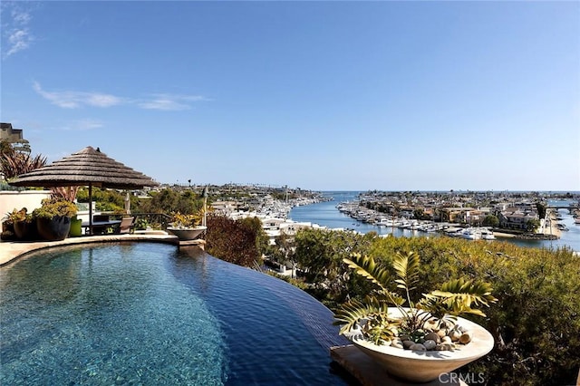1131 Dolphin Ter, Corona Del Mar, CA 92625 - view of swimming pool with a water view and an infinity pool