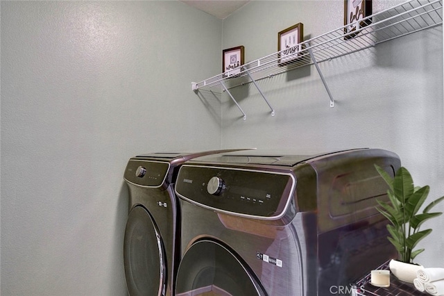 16759 Yellow Fern Ln, Fontana, CA 92336 - laundry room featuring washer and dryer