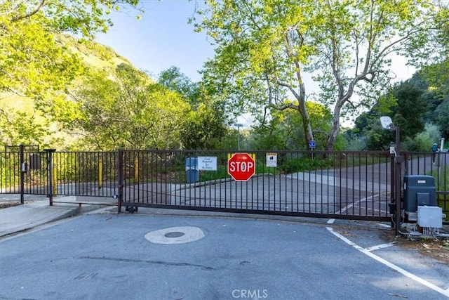 5595 Tanbark Ct, Avila Beach, CA 93424 - view of gate