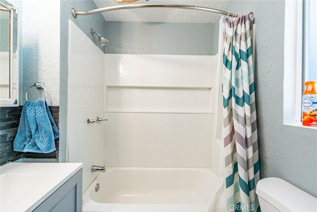 23120 Sycamore Ln, Crestline, CA 92325 - full bath with a textured wall, shower / tub combo with curtain, vanity, and toilet