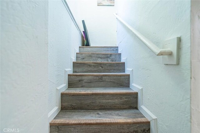 23120 Sycamore Ln, Crestline, CA 92325 - view of stairs