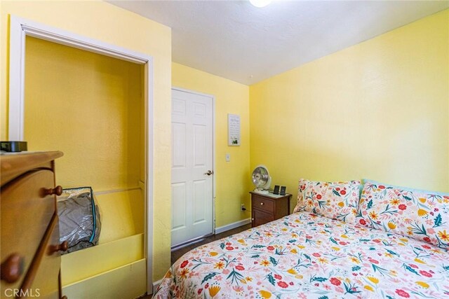 23120 Sycamore Ln, Crestline, CA 92325 - bedroom featuring baseboards