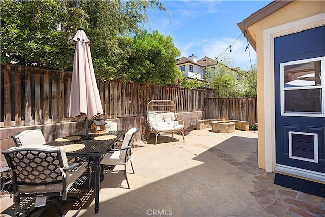 22 Amesbury Ct, Ladera Ranch, CA 92694 - fenced backyard featuring a patio area and outdoor dining space