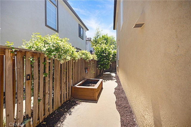 22 Amesbury Ct, Ladera Ranch, CA 92694 - view of side of home featuring stucco siding
