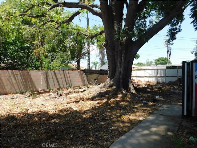 8553 Chimineas Ave, Northridge, CA 91325 - view of fenced backyard
