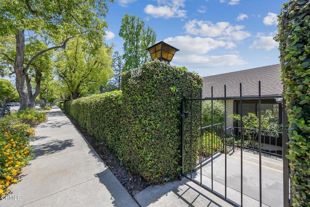286 W Montecito Ave Unit K, Sierra Madre, CA 91024 - gate with fence