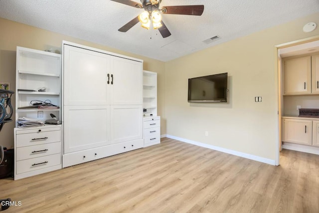 286 W Montecito Ave Unit K, Sierra Madre, CA 91024 - unfurnished bedroom featuring light wood-style flooring, baseboards, a closet, a textured ceiling, and a ceiling fan