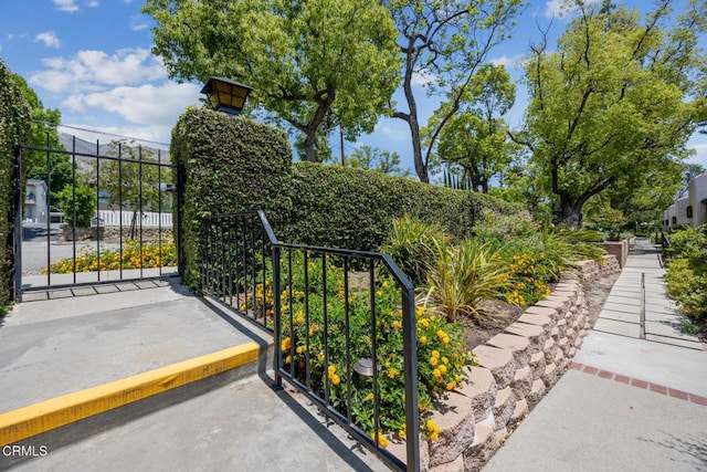 286 W Montecito Ave Unit K, Sierra Madre, CA 91024 - gate with fence