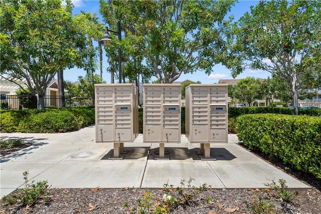 414 Silk Tree, Irvine, CA 92606 - view of home's community with mail area and fence