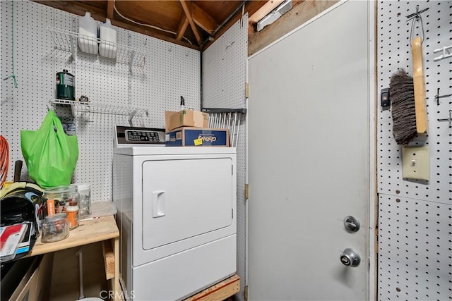 1599 21st St, Oceano, CA 93445 - washroom featuring washer / clothes dryer and a workshop area