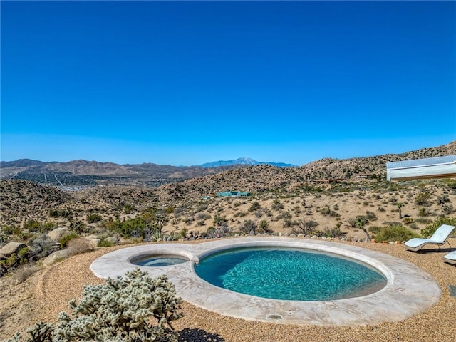 56714 Nelson Ave, Yucca Valley, CA 92284 - view of swimming pool featuring a mountain view