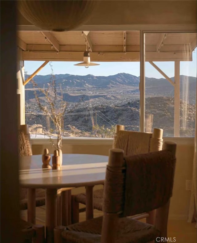 56714 Nelson Ave, Yucca Valley, CA 92284 - dining area with a mountain view