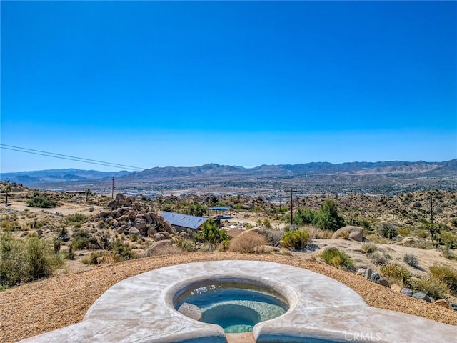 56714 Nelson Ave, Yucca Valley, CA 92284 - view of swimming pool featuring a mountain view and an in-ground hot tub