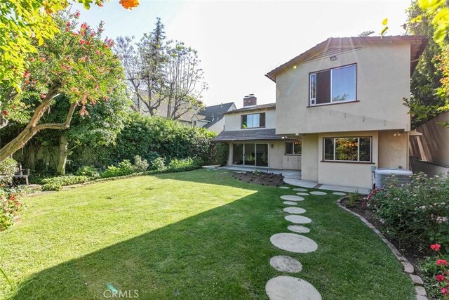 1558 Hillcrest Ave, Glendale, CA 91202 - view of yard featuring a patio