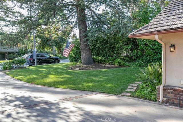 1558 Hillcrest Ave, Glendale, CA 91202 - view of grassy yard