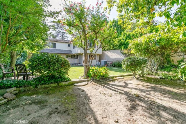 1558 Hillcrest Ave, Glendale, CA 91202 - view of grassy yard
