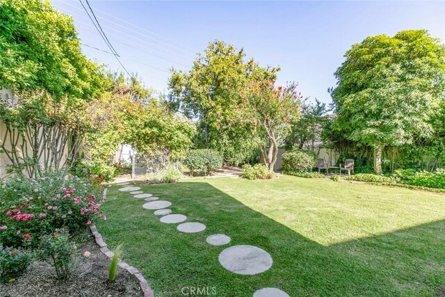 1558 Hillcrest Ave, Glendale, CA 91202 - view of yard