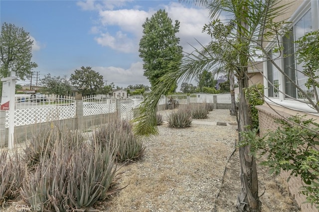 7857 Whitsett Ave, North Hollywood, CA 91605 - view of fenced yard