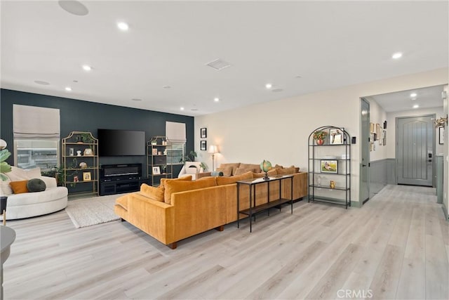 920 Bunkhouse Dr, Rancho Mission Viejo, CA 92694 - living area featuring light wood-style floors and recessed lighting
