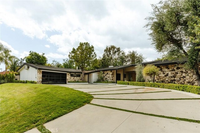 18155 Lake Encino Dr, Encino, CA 91316 - photo 1